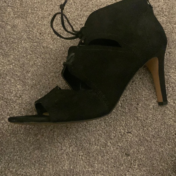 Black peeptoe heels - Picture 5 of 8